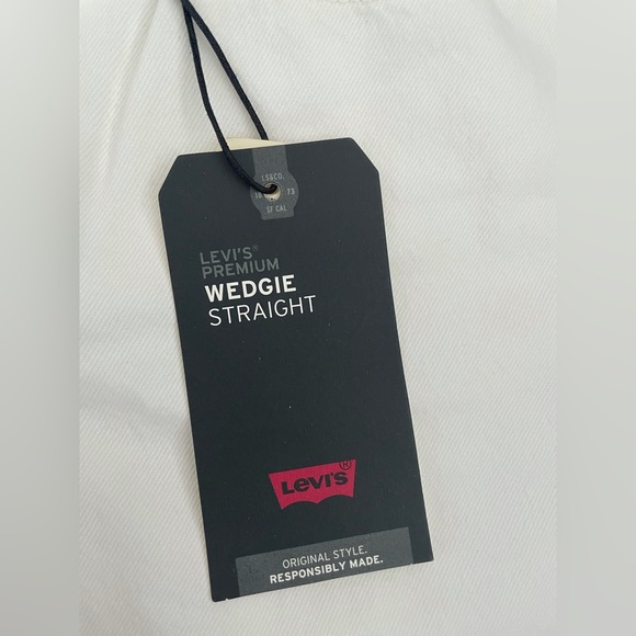 NWT Levi’s Wedgie Straight Women’s Jeans Cloud Bank 28w x 26l - Picture 4 of 6